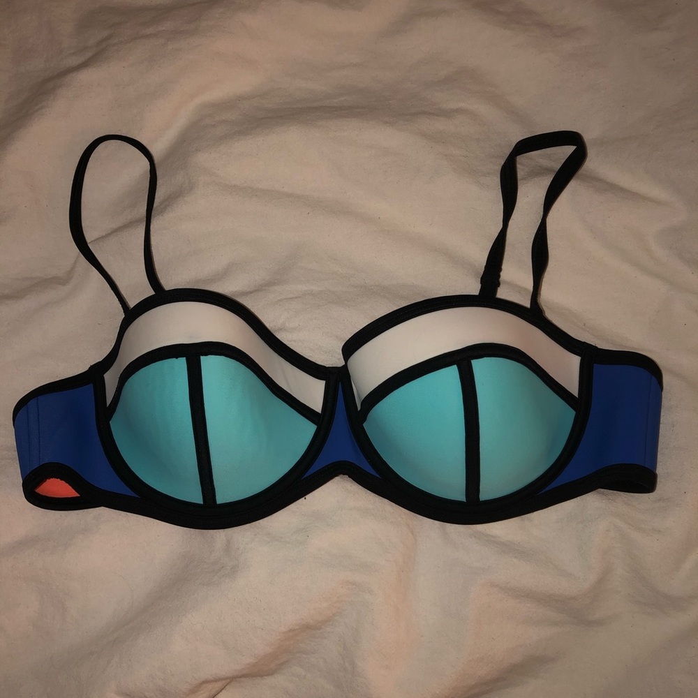 Triangl Bikini - Picture 3 of 8